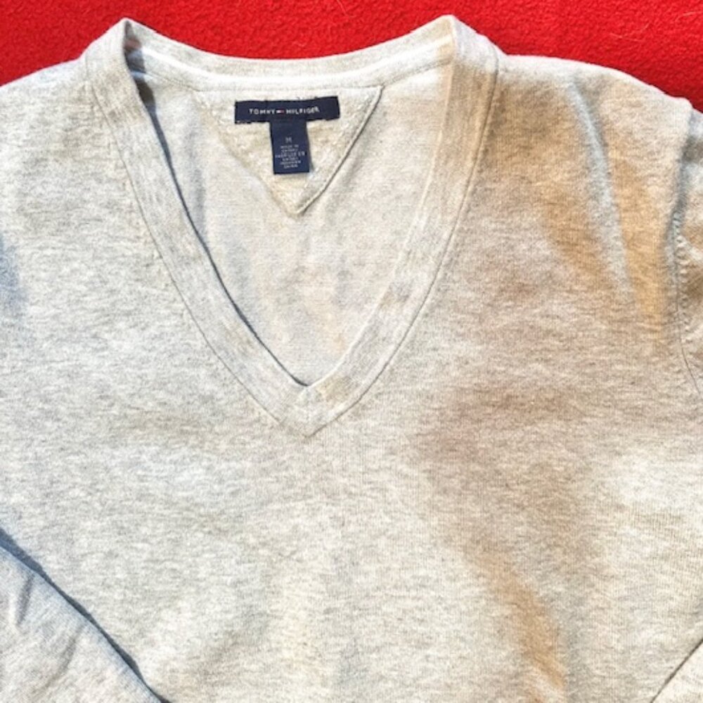 Tommy Hilfiger V-Neck Sweater - Sz M - Heather Gray - Picture 4 of 10